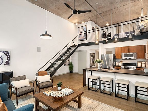 4th image of 401 9th Avenue N #102