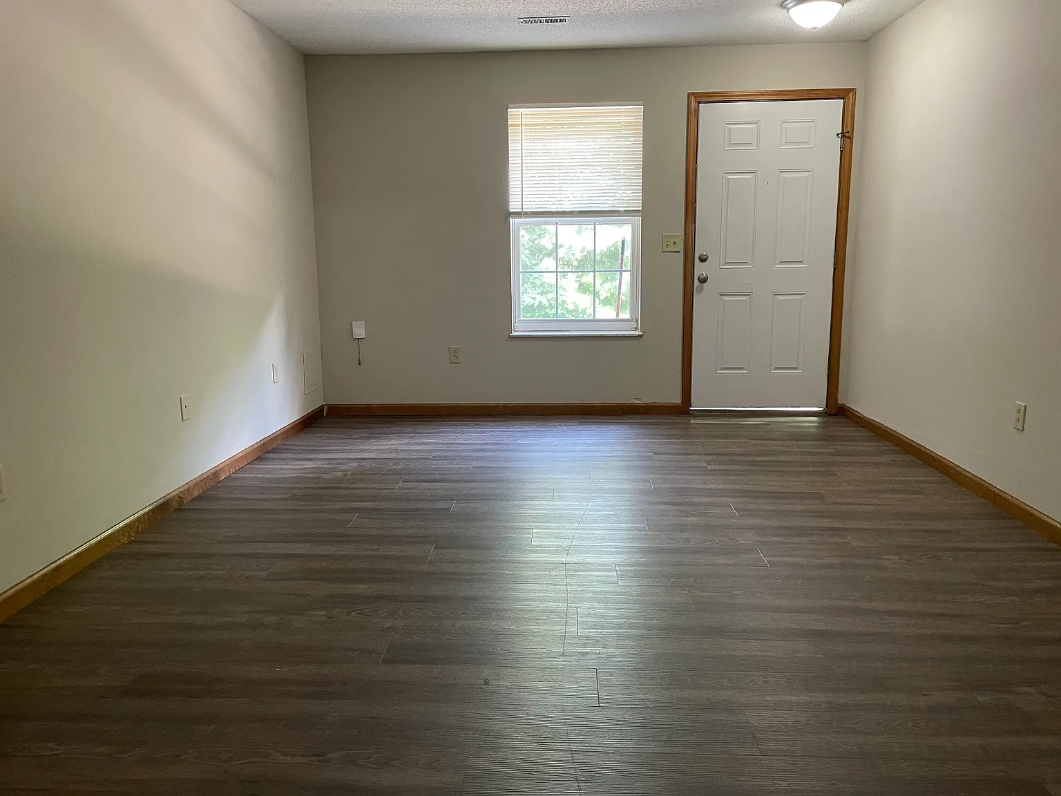 2 bed, 900 sqft, $995 — Photo 2