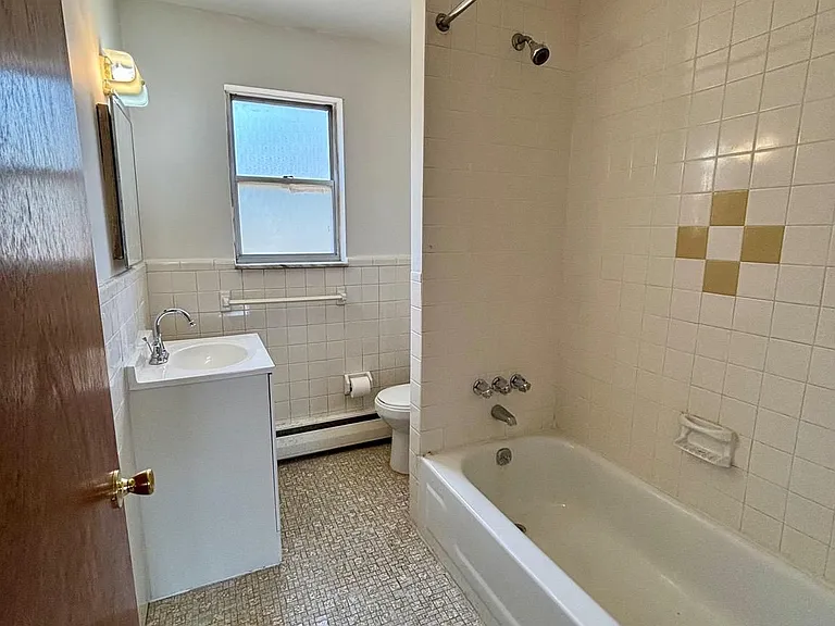 1030 Lawrence Ave — Photo 11