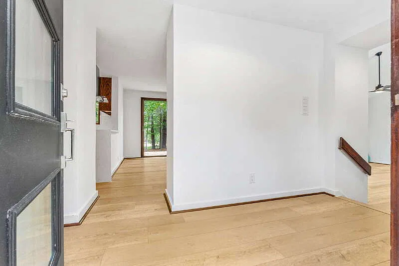 3 bed, 2.0 bath, 1968 sqft, $2,500 — Photo 2