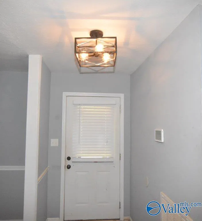 4 bed, 2.0 bath, 1800 sqft, $1,750 — Photo 2