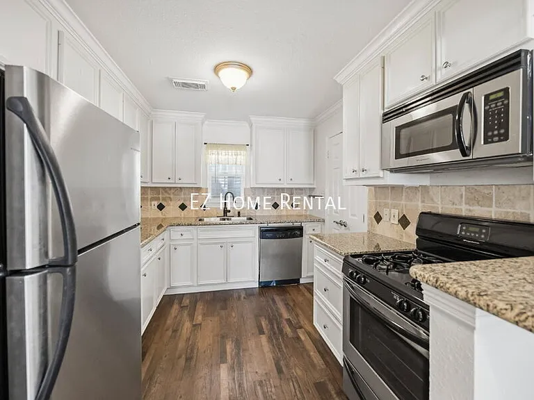 4401 Marina St #B — Photo 6