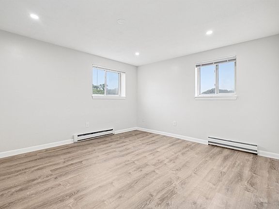 5th image of 770 Cummins Hwy APT 22