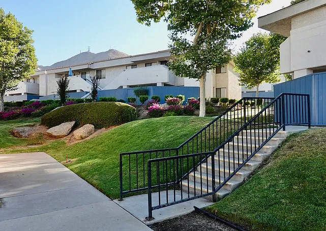 Vista Springs Apartments — Photo 20