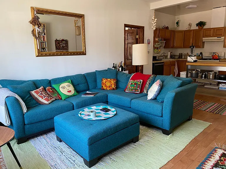 549 N Martel Ave — Photo 23