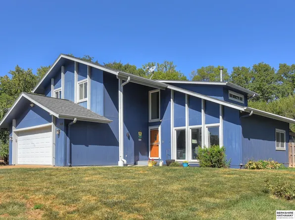 3010 Leawood Dr, Bellevue, NE 68123