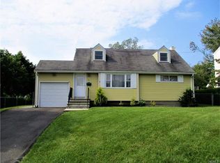 6 Central Dr, Stony Pt, NY 10980