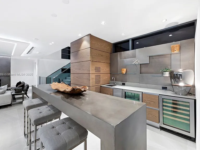 440 Mola Ave — Photo 17