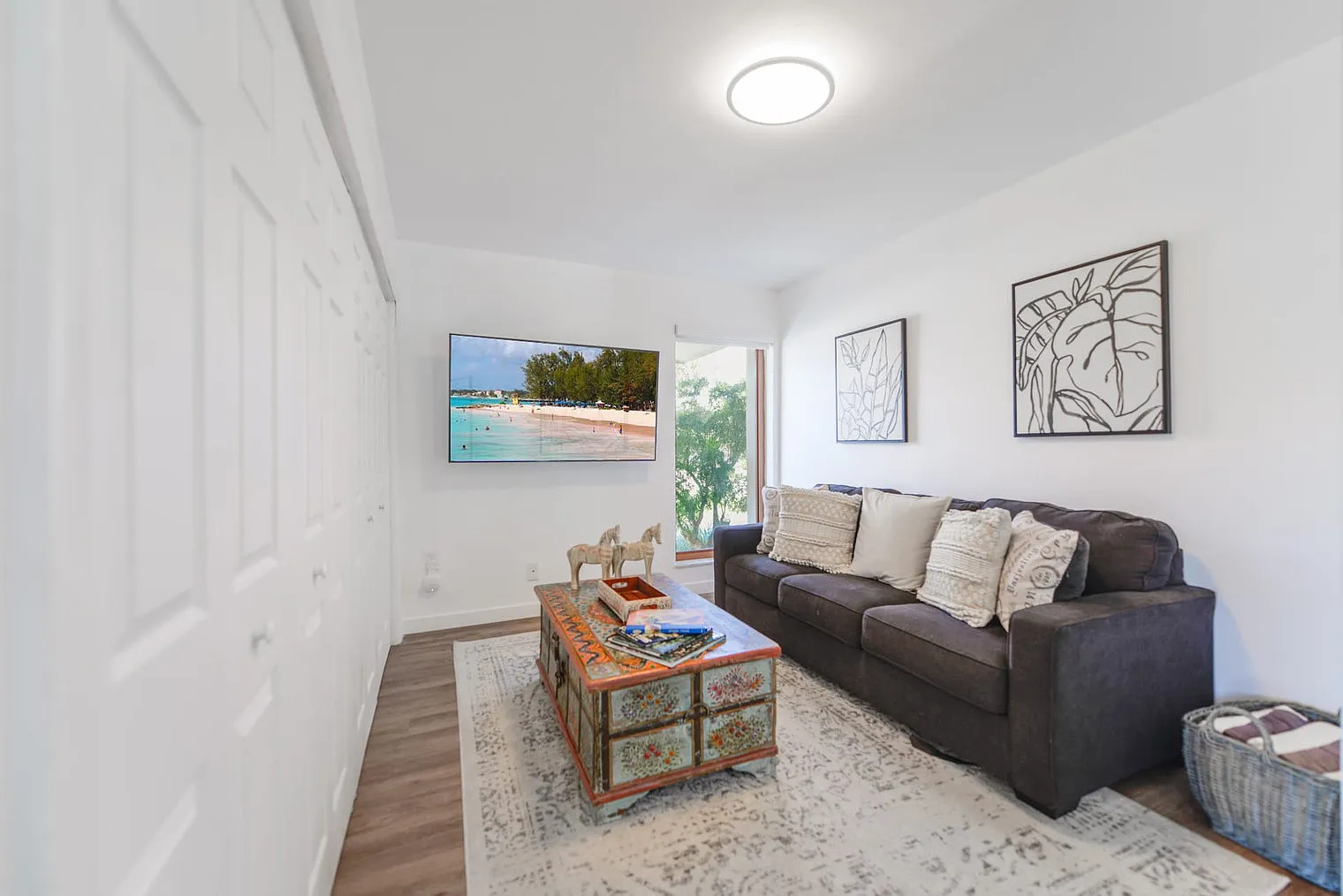 4 bed, 2.0 bath, 2142 sqft, $6,520 — Photo 3