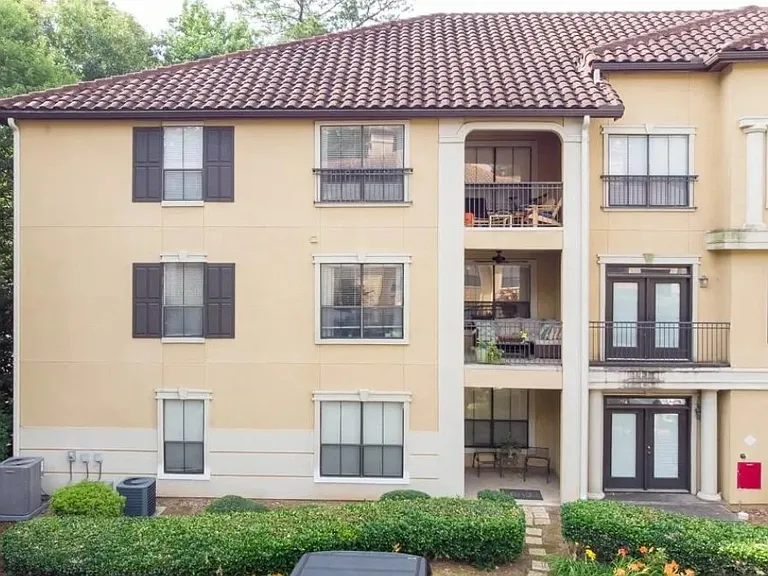 3777 Peachtree Rd #321 — Photo 25