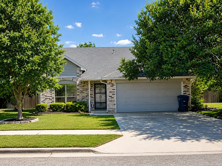 111 Nelson Dr — Photo 1