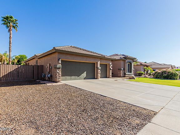 3rd image of 4445 E PALMDALE Lane