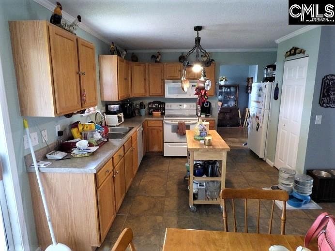 2nd image of 161 Fox Grove Cir
