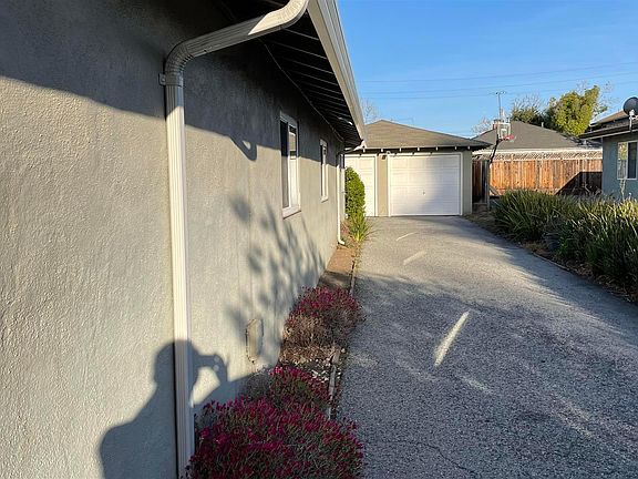 3rd image of 238 Morse Ave