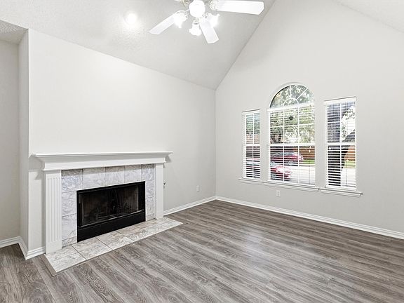 2nd image of 306 Santa Fe Trl