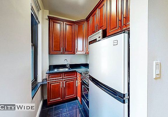 4th image of 150 W 47th St APT 2G