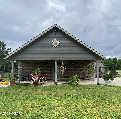 1102 N Anderson Ave Photo 1