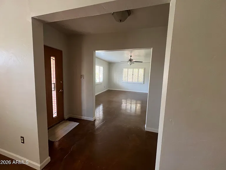 801 W Earll Dr — Photo 6