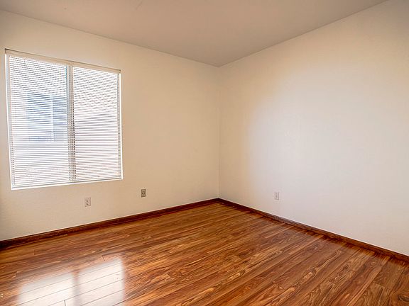 4th image of 8936 N Bottlebush Ln
