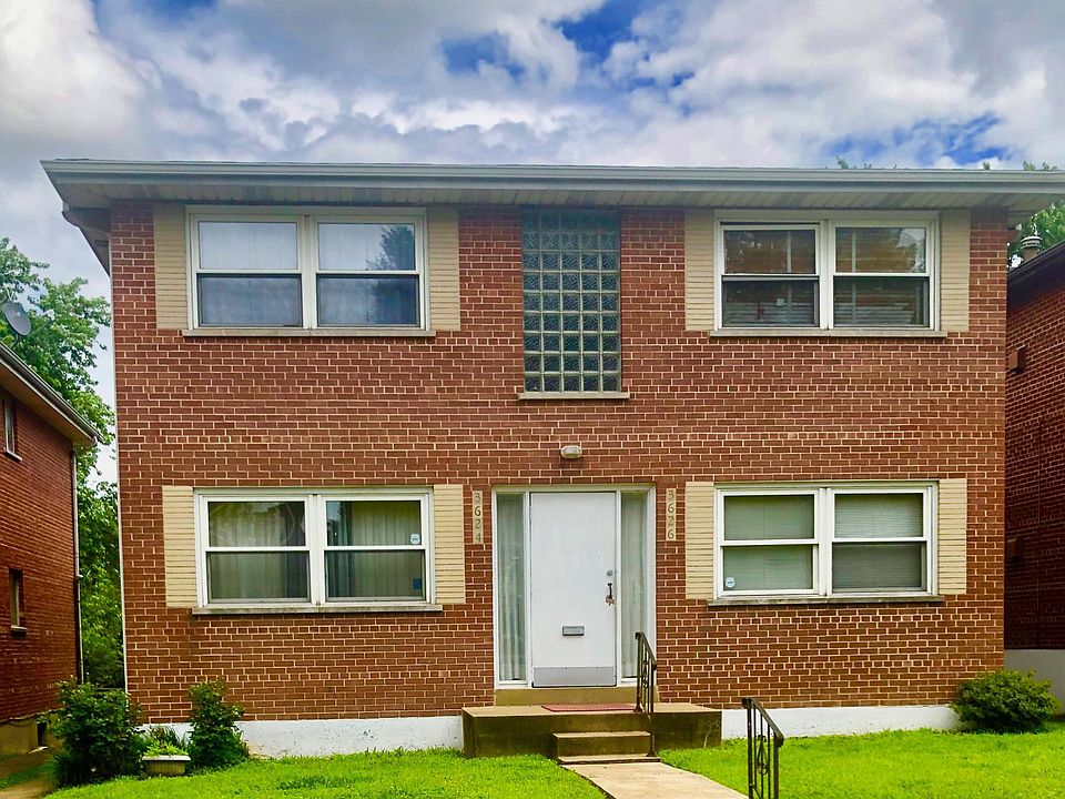 Street view ; Front of building