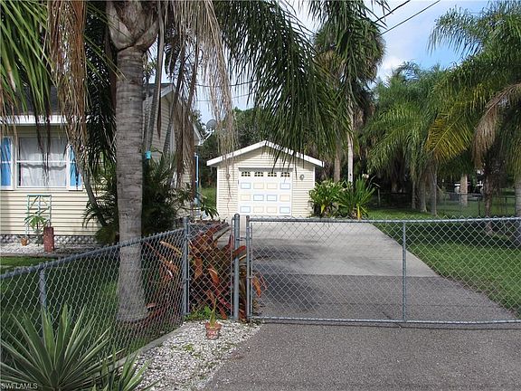 3rd image of 2751 Oleander St