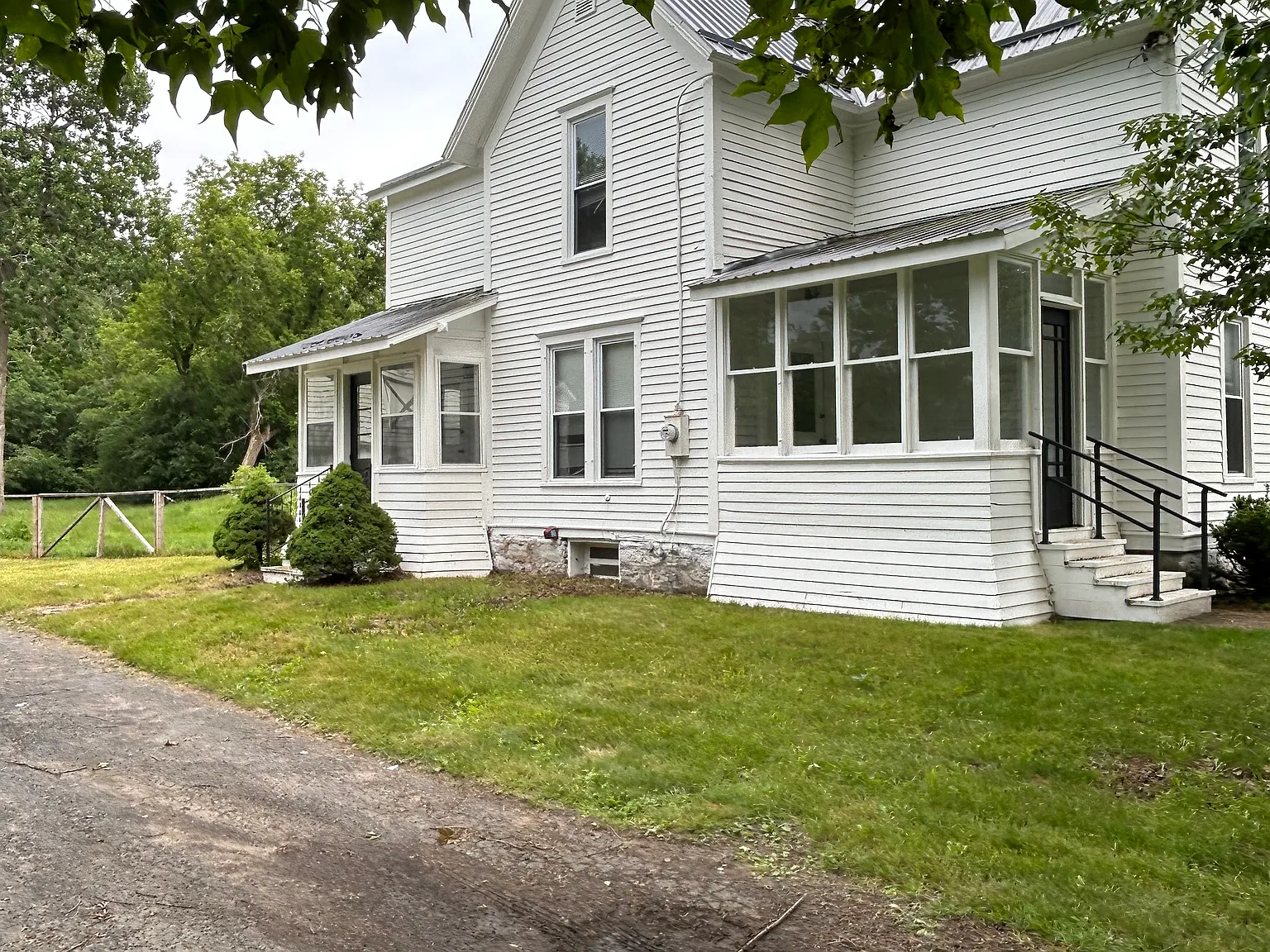 3 bed, 2.5 bath, 1573 sqft, $2,200 — Photo 2
