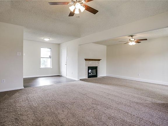 3rd image of 505 White Oak Ln