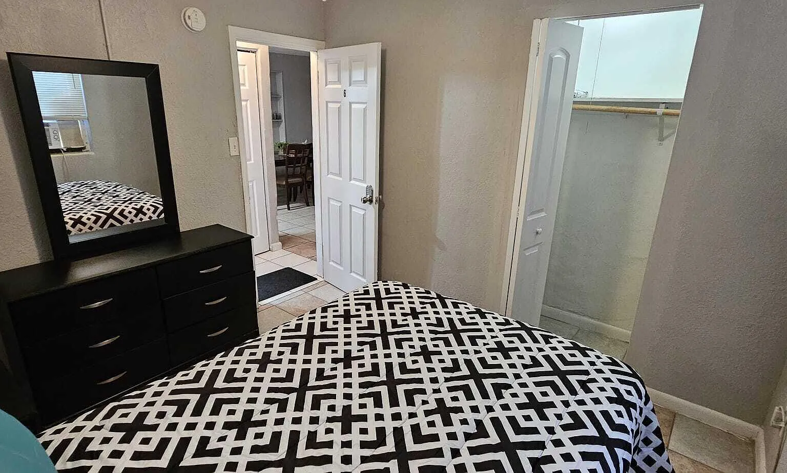 1 bed, 1.0 bath, 1756 sqft, $1,000 — Photo 1