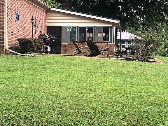 4th image of 420 Court Dr