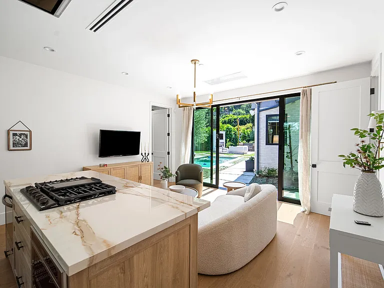 1914 Laurel Canyon Blvd — Photo 43