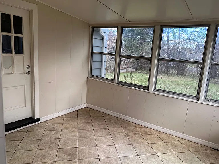 1552 Woodlawn Ave SE — Photo 19