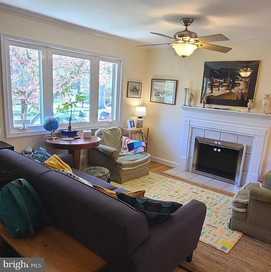 4 bed, 2.0 bath, 2080 sqft, $3,950 — Photo 4