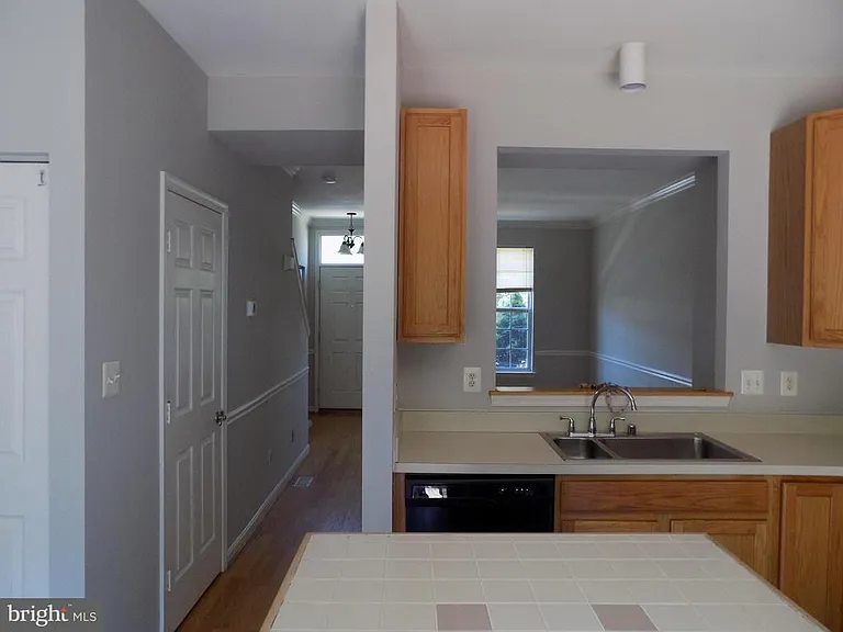 1302 Roman Ridge Way — Photo 4