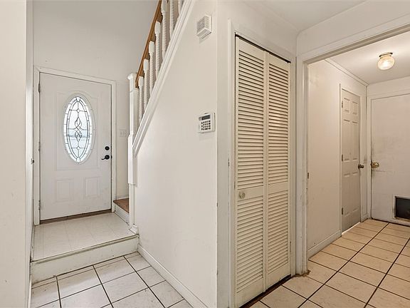 5th image of 300 Wildbriar Rd