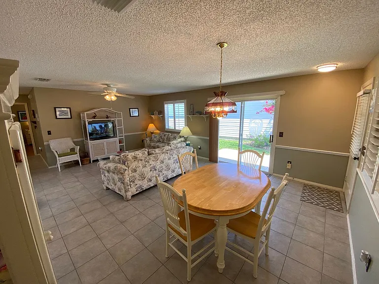 440 Canterbury Ct — Photo 9