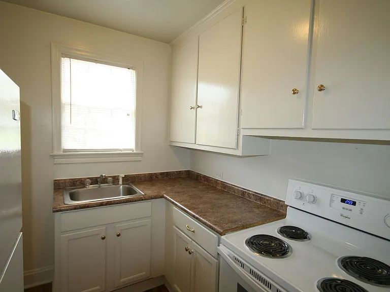 Charming 1BR duplex. Walk to 9th St. and DUKE! — Photo 1