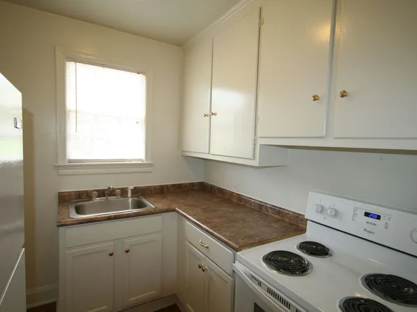 Charming 1BR duplex. Walk to 9th St. and DUKE!, 1707 Englewood Ave, Durham, NC 27705