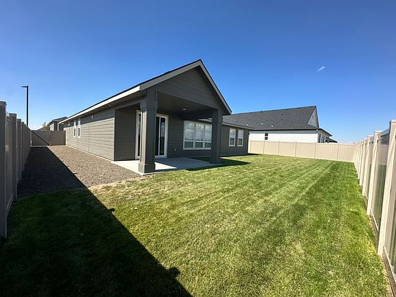 Nice yard with some space on the side.
