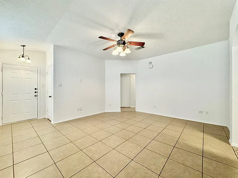 1015 Aiken Dr — Photo 8
