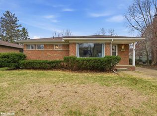 88 Wellesley Dr, Pleasant Ridge, MI 48069