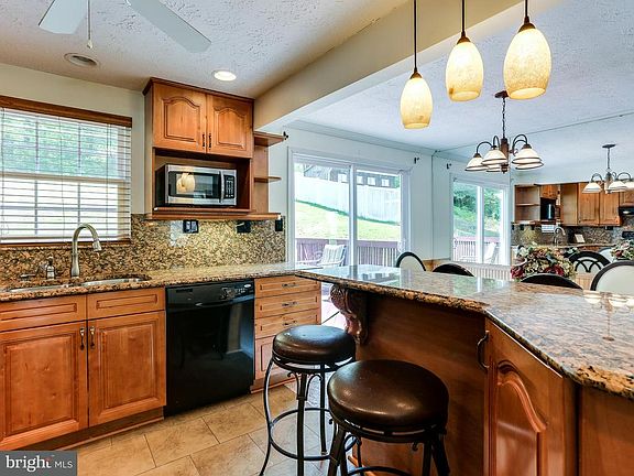 4th image of 2112 Briarwood Dr