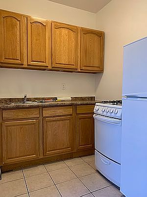 5th image of 165 W 4th St APT 30