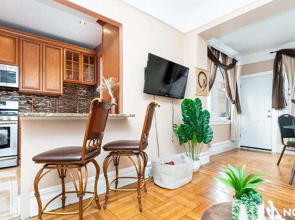 1492 Carroll Street image 1 of 26