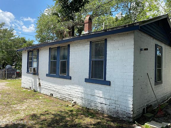 3rd image of 1535 HILL Street