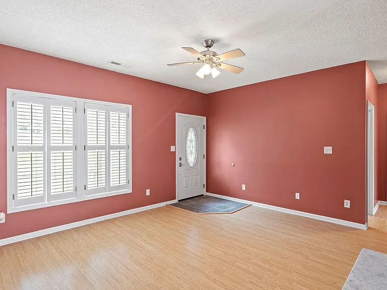 328 Glencoe Dr — Photo 6