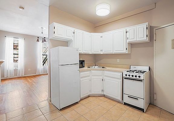 2nd image of 306 E 83rd St APT 5D