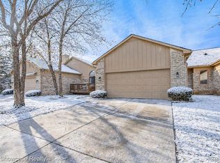 21971 Lancrest Ct #293, Farmington, MI 48335