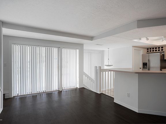 5th image of 101 La Costa St #5