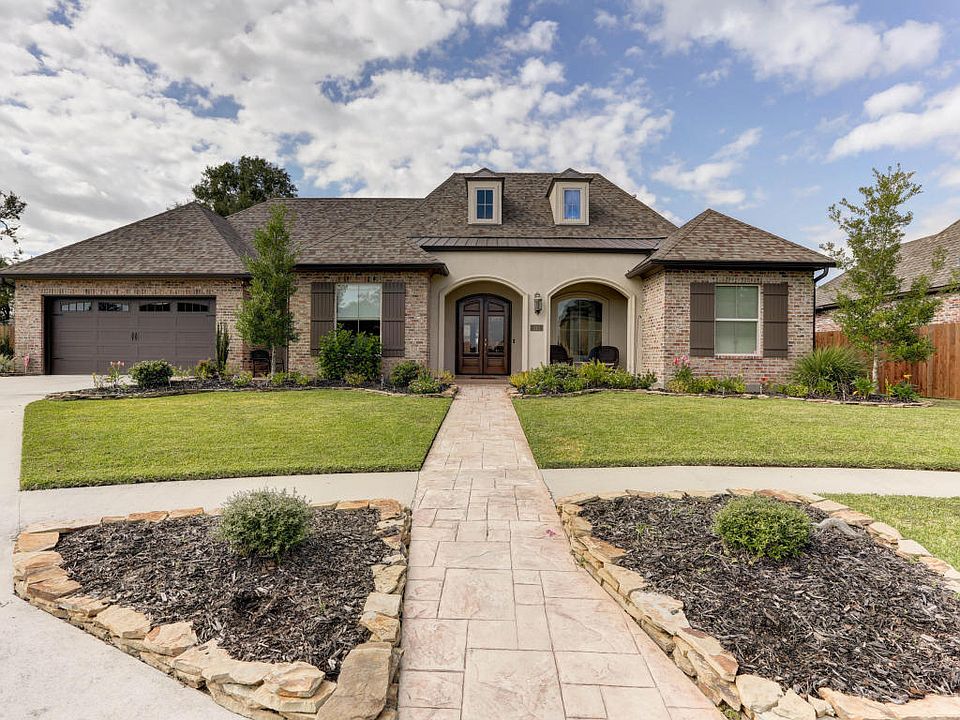 1st image of 215 Quiet Oaks Dr