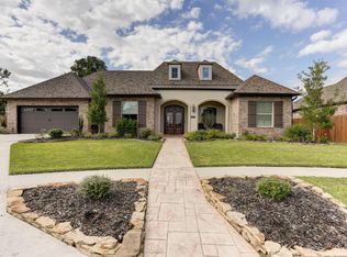 215 Quiet Oaks Dr, Youngsville, LA 70592